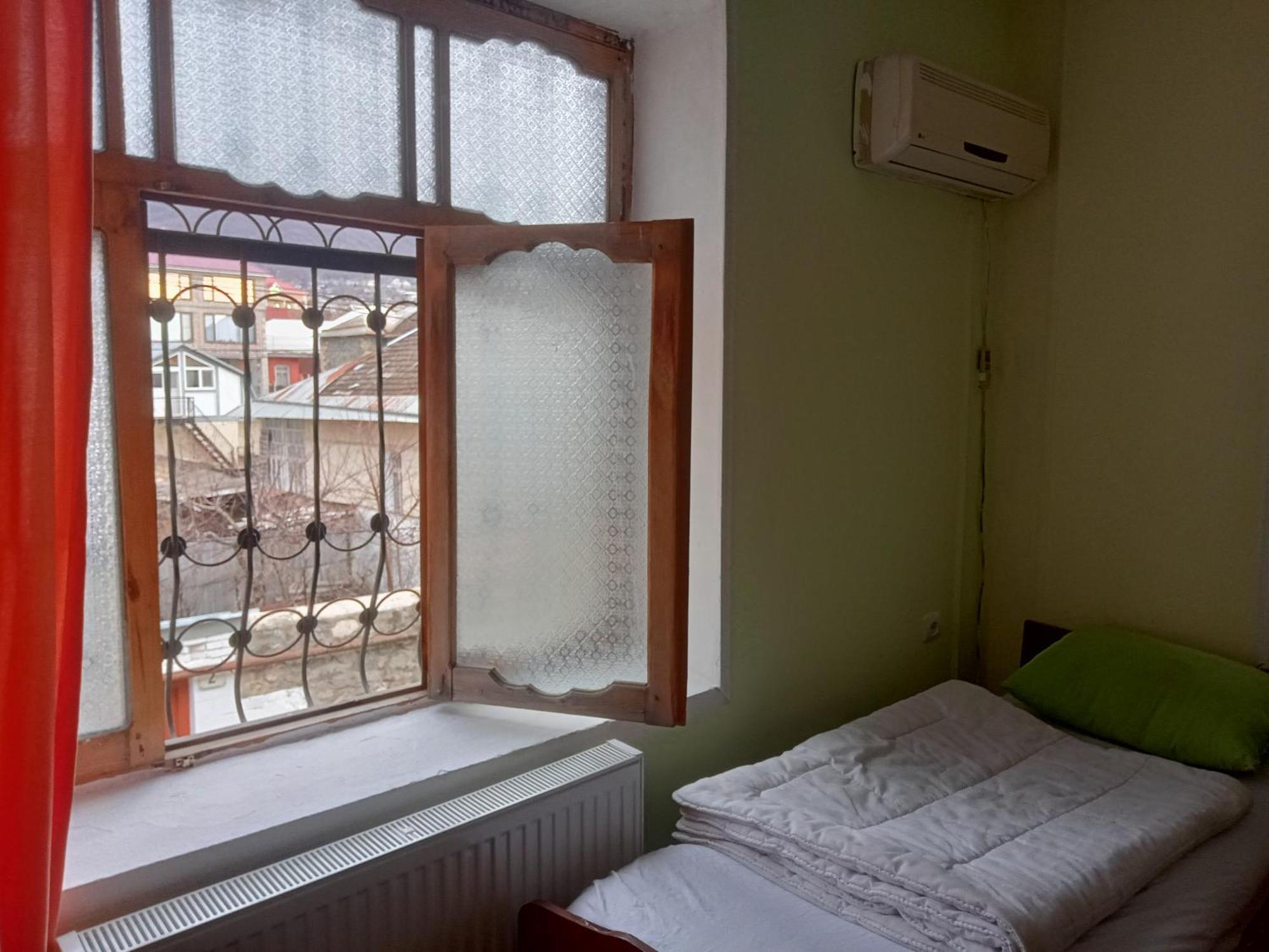 Canal Hostel Шекі Екстер'єр фото