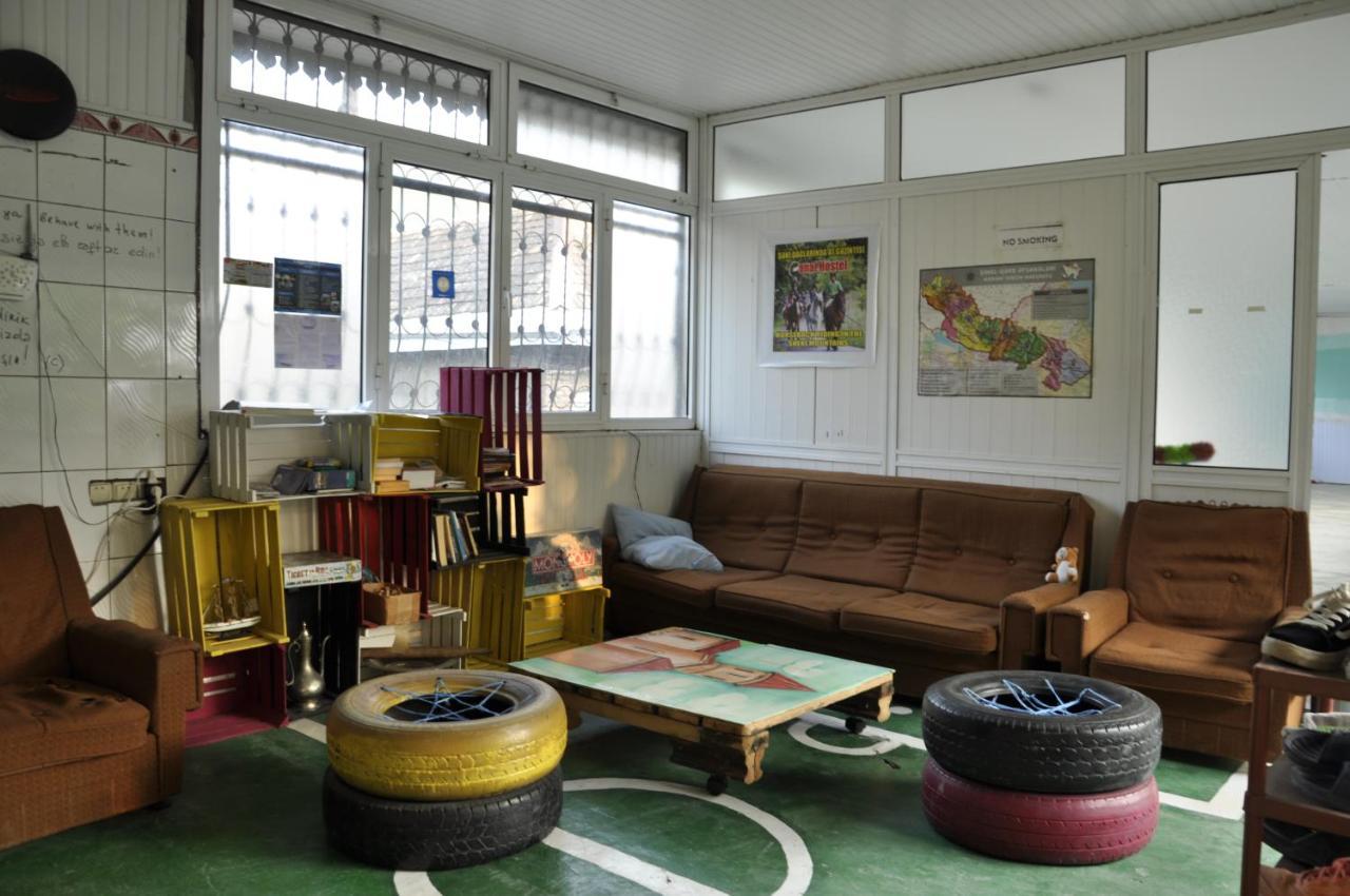 Canal Hostel Шекі Екстер'єр фото